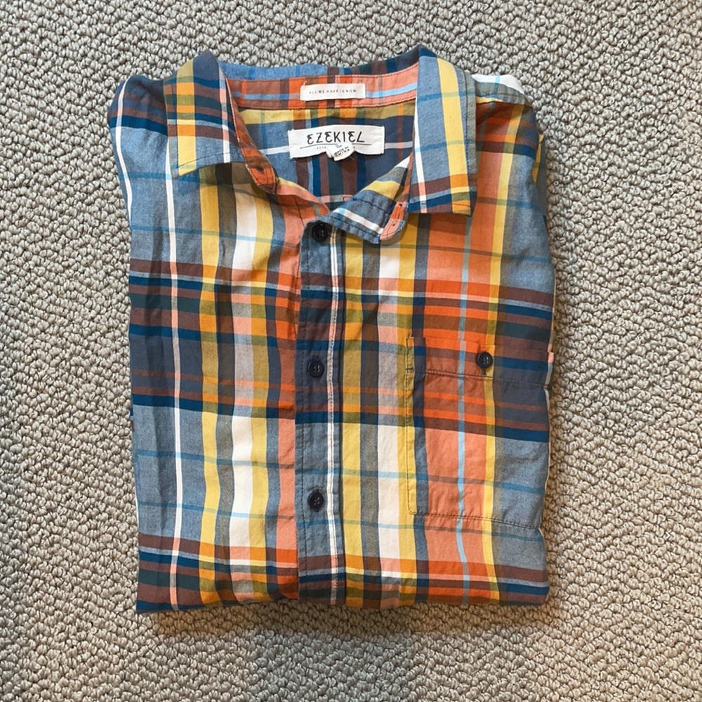 Ezekiel men’s short sleeve button down shirt